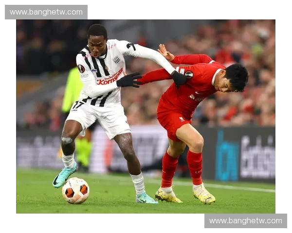 欧联杯激战正酣 赛季精彩对决引发全球球迷热议